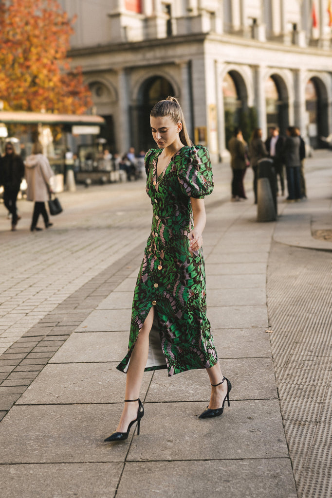 El vestido Úrsula de Meryfor: elegancia verde para invitadas con estilo