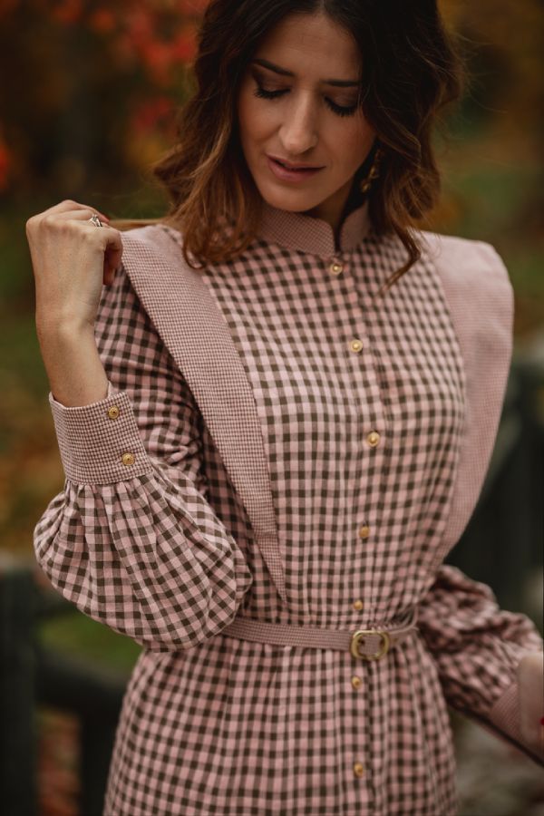 Sandra Majada discovers Meryfor's pink Marlon casual dress: versatility for every moment